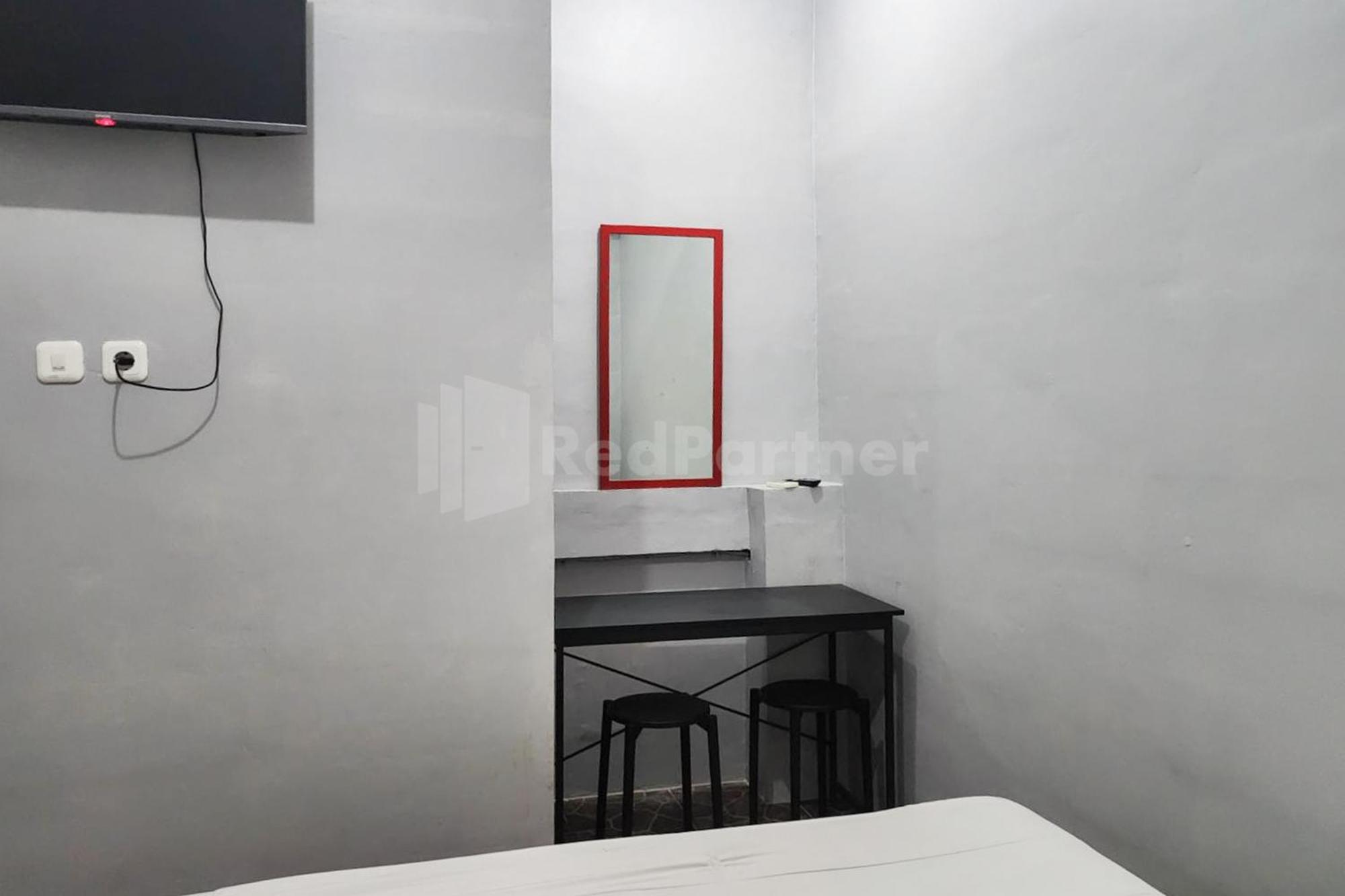 Puspita Homestay Mitra Reddoorz Bekasi Exteriér fotografie