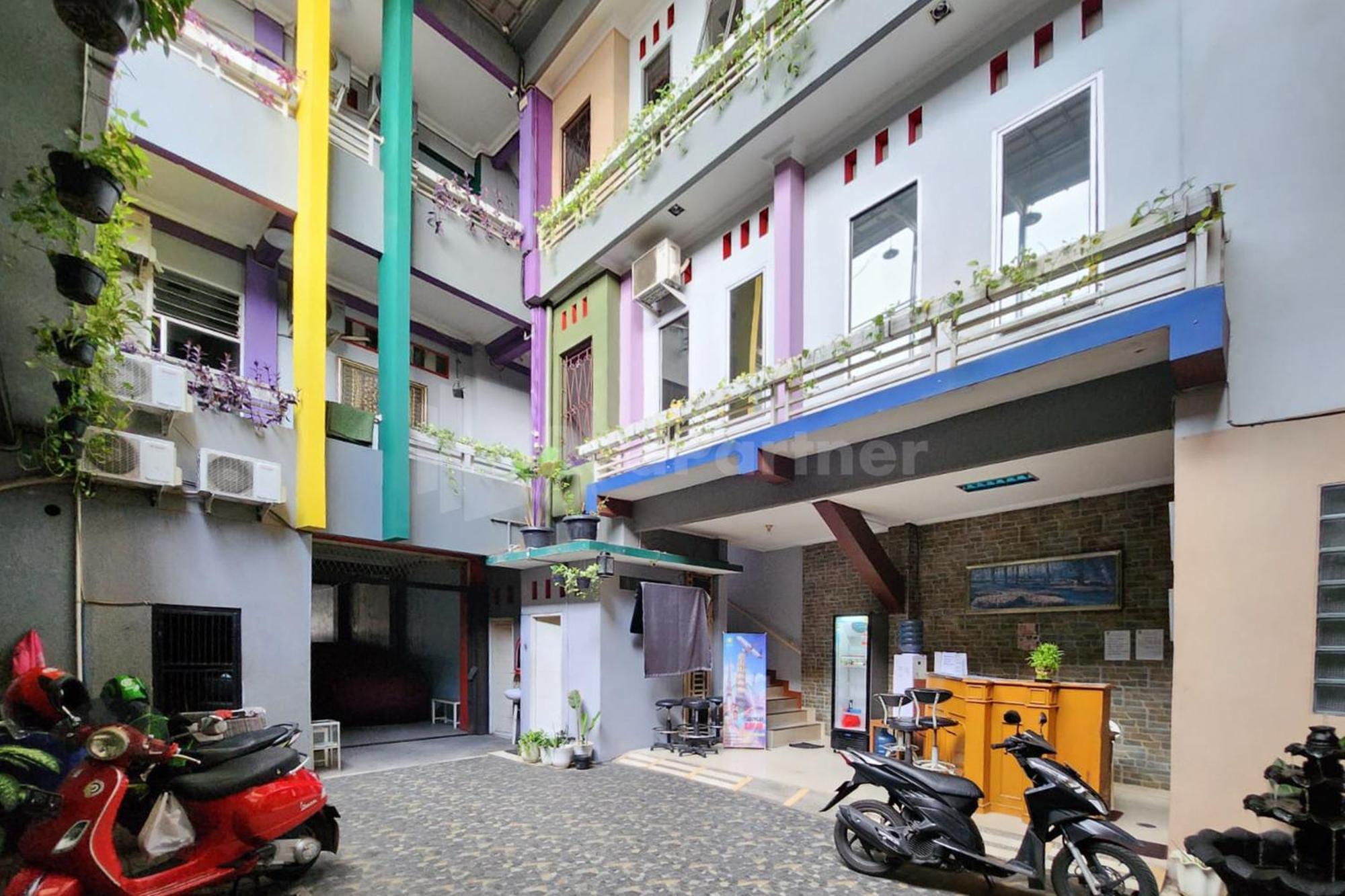 Puspita Homestay Mitra Reddoorz Bekasi Exteriér fotografie