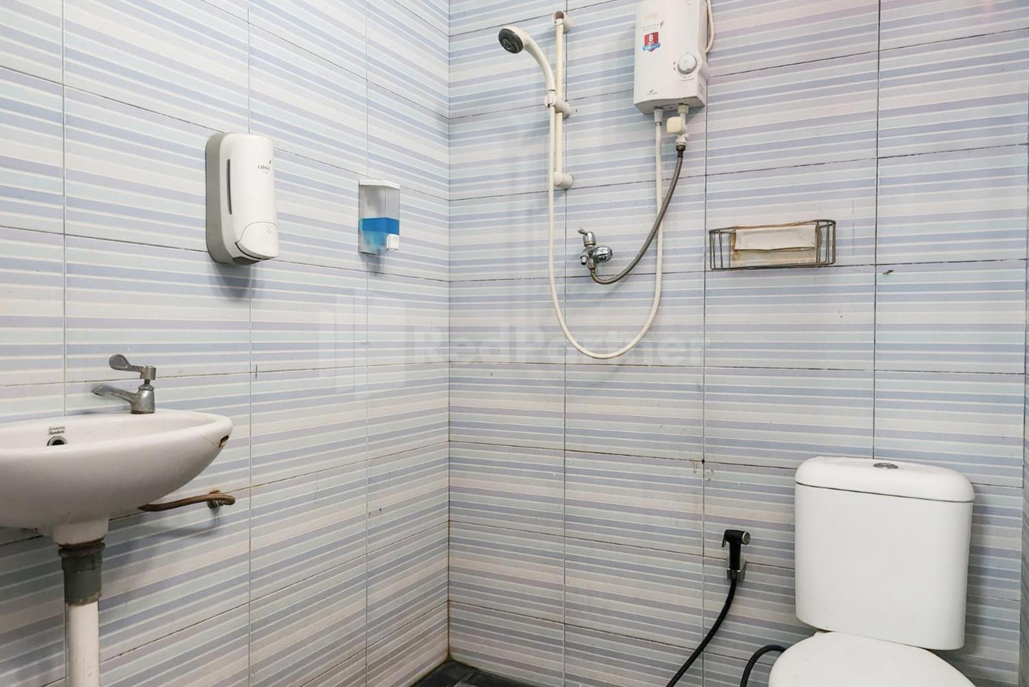Puspita Homestay Mitra Reddoorz Bekasi Exteriér fotografie